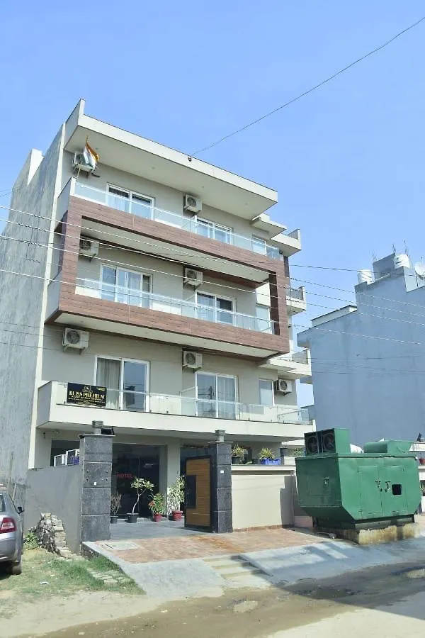 Hotel Wedlock 38 グルガウン