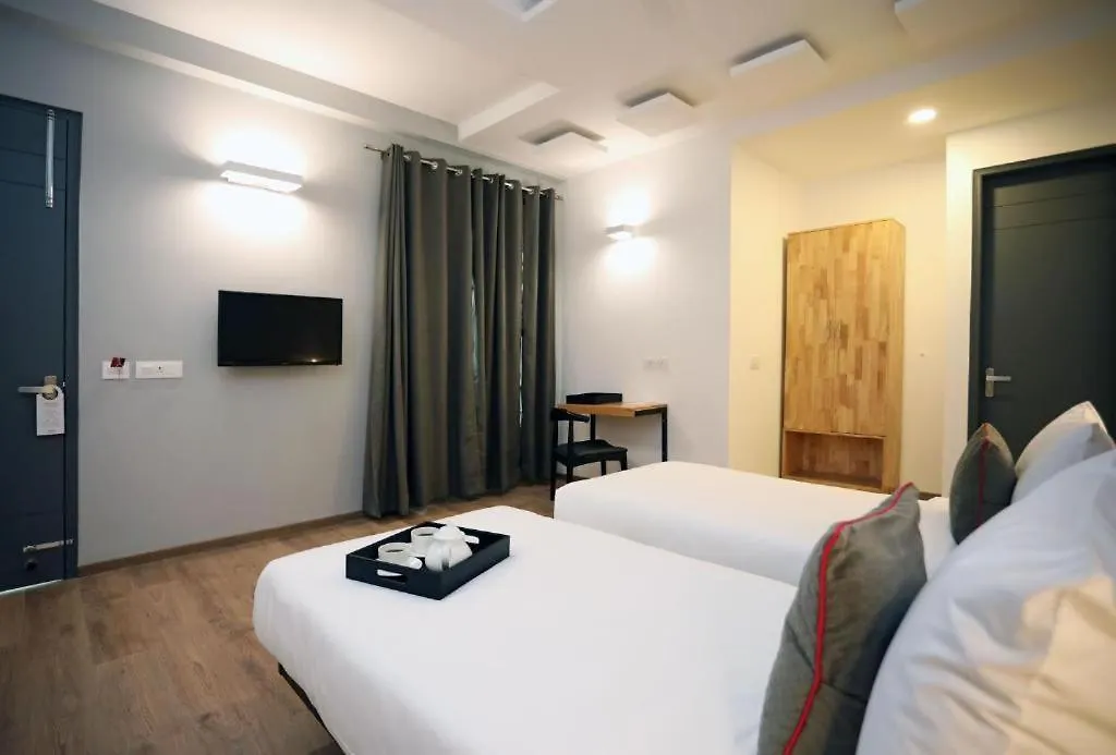 Hotel Wedlock 38 グルガウン